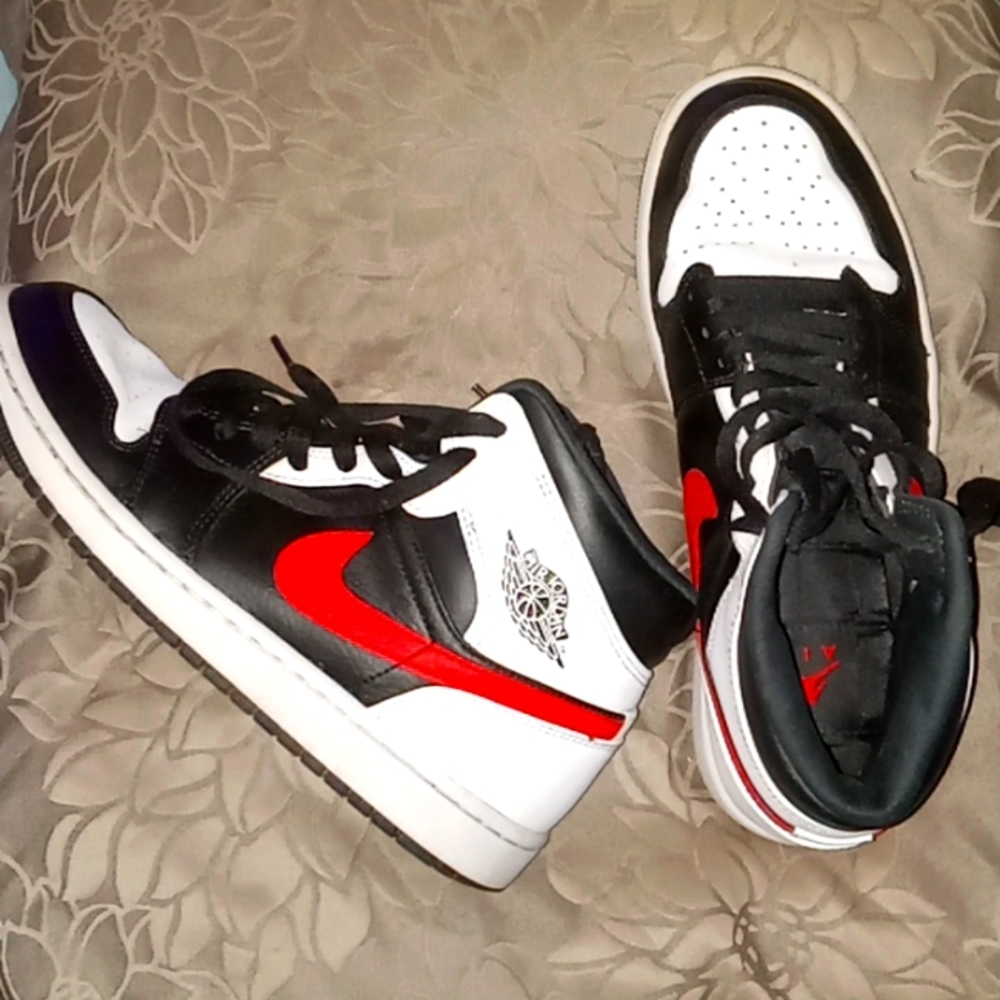 Nike Air Jordan 1 mids